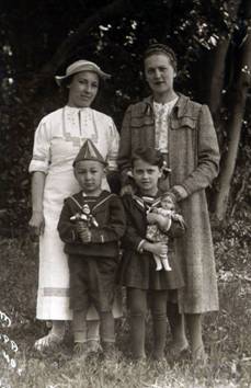 Со своей матерью (соответственно, моей бабушкой) Лидией Викторовной. Они стоят справа.